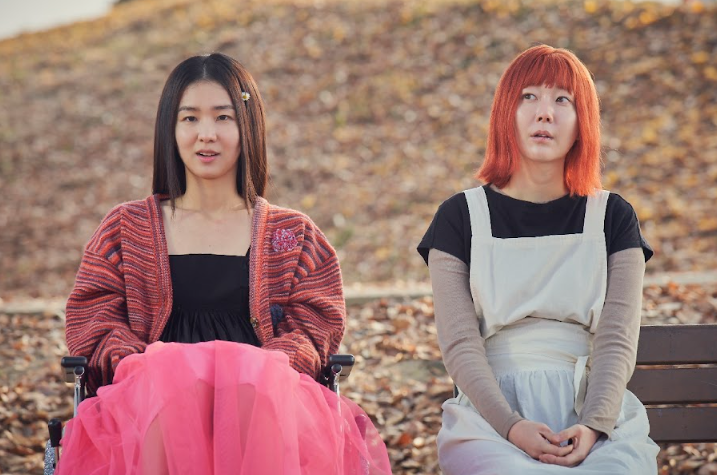 의류, 사람, 인간의 얼굴, 야외이(가) 표시된 사진

자동 생성된 설명
