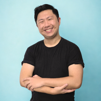 A person smiling with arms crossed

AI-generated content may be incorrect.