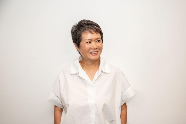 A person in a white shirt
AI-generated content may be incorrect.