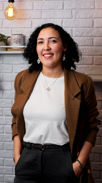 데니지 노브리(Denise Nobre)&nbsp;진행자