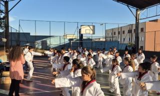 [TAEKWONDO] CCCB realiza aulas extracurriculares em escola primária e seminário para instrutores de Taekwondo